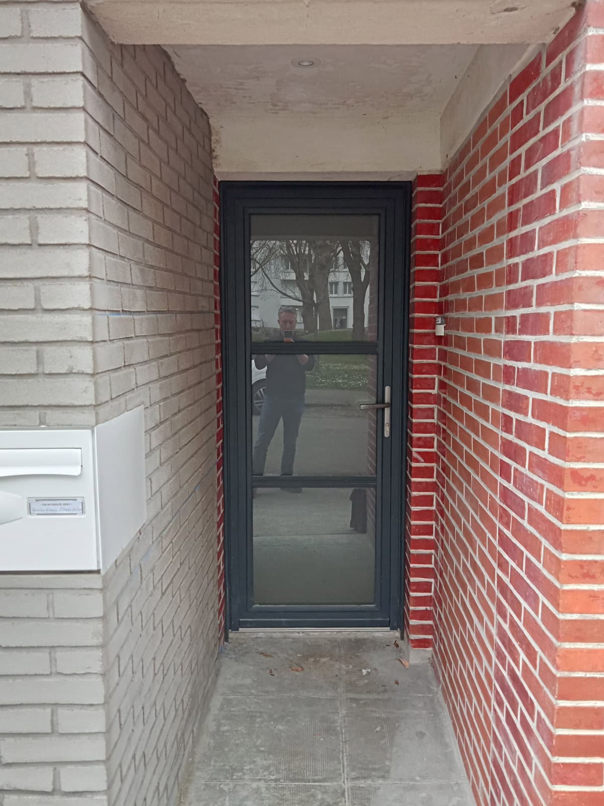Installation d’une nouvelle porte d’entrée en rénovation à Saint-Nazaire