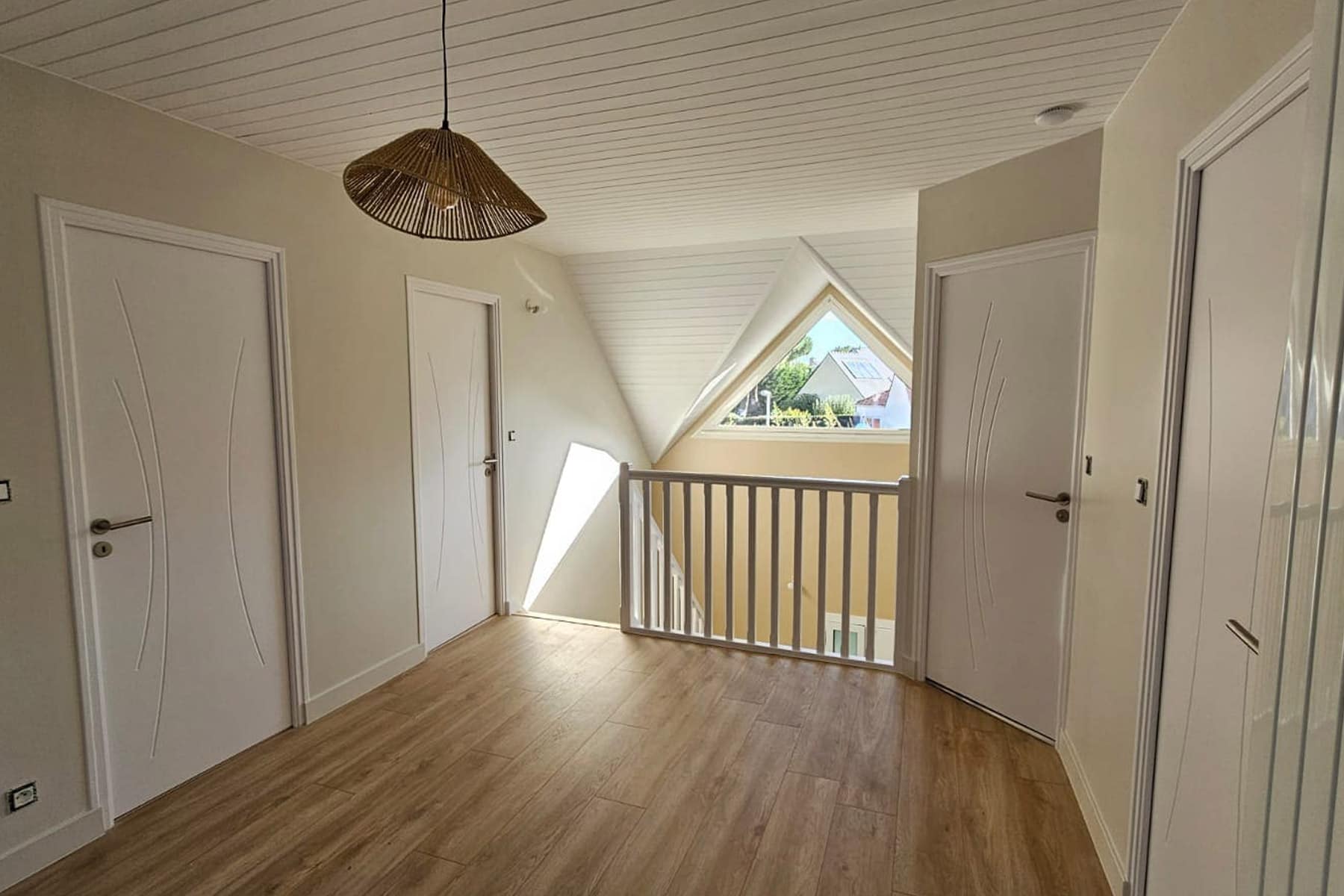 Menuiseries intérieures neuves dans une maison rénovée à Pornic